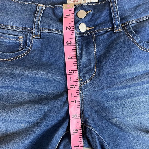 Guess Jean shorts size 4 - Picture 8 of 11